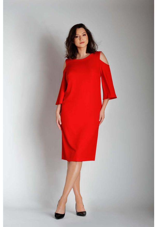 Nommo - Czerwona Prosta Midi Sukienka z Rozkloszowanym Rękawem PLUS SIZE. Kolekcja: plus size. Kolor: czerwony. Materiał: poliester, wiskoza. Typ sukienki: proste, dla puszystych. Długość: midi
