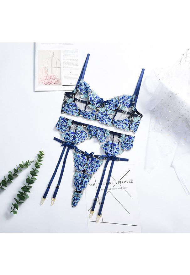 Intica - Komplet bielizny trzyczęściowy z delikatnymi detalami na wyjątkowe okazje Maimo. Kolor: niebieski. Materiał: tkanina, materiał