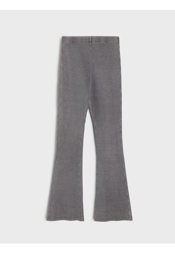 Sinsay - Prążkowane spodnie flare - szary. Kolor: szary. Materiał: prążkowany