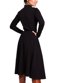BE - Rozkloszowana spódnica midi z rozcięciem z boku czarna. Kolor: czarny. Materiał: materiał, elastan, bawełna, dzianina. Styl: sportowy #3