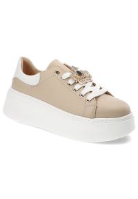 DAMISS - Beżowe Sneakersy Damiss Modne Obuwie Damskie Z Elegancką Broszką. Okazja: na co dzień. Kolor: biały. Materiał: skóra #1