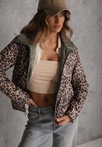 Renee - Zielona Pikowana Kurtka Dwustronna z Motywem Panterki i Naszywką Damike. Kolor: zielony. Wzór: motyw zwierzęcy, aplikacja. Sezon: wiosna #2