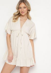 Born2be - Beżowa Nietoperzowa Sukienka z Wiskozą o Rozkloszowanym Kroju z Falbanką Tullimi. Okazja: na co dzień. Typ kołnierza: dekolt w kształcie V. Kolor: beżowy. Materiał: wiskoza. Styl: casual, elegancki #5