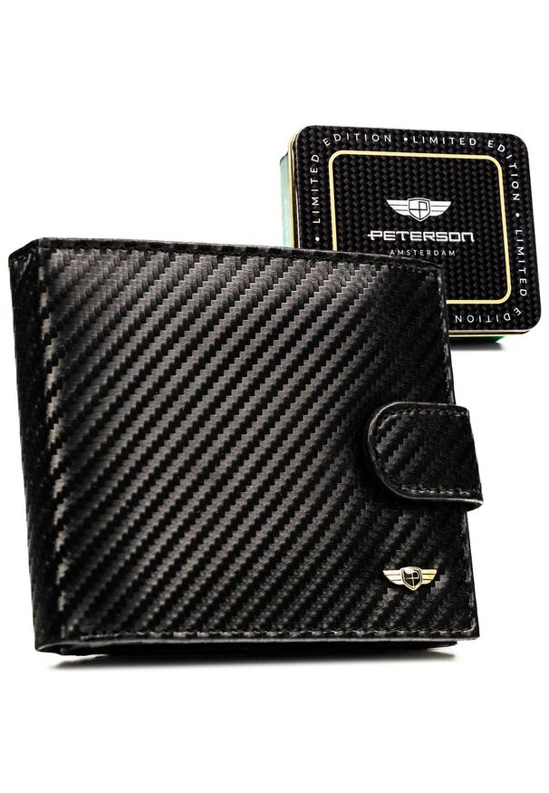 Poziomy portfel męski ze skóry naturalnej w czarnym kolorze wyposażony w system RFID, w zestawie z brelokiem - Peterson. Kolor: czarny. Materiał: skóra