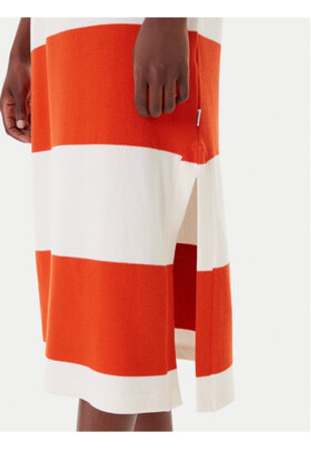 Mustang Sukienka codzienna Vivian 1016534 Czerwony Relaxed Fit. Okazja: na co dzień. Kolor: czerwony. Materiał: bawełna. Typ sukienki: proste. Styl: casual