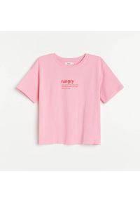 Reserved - Bawełniany t-shirt z napisem - Różowy. Kolor: różowy. Materiał: bawełna. Wzór: napisy #1