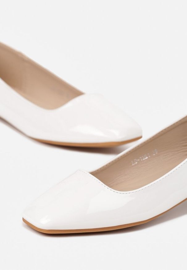 Renee - Białe Lakierowane Balerinki z Kwadratowym Noskiem Salaziela. Kolor: biały. Materiał: lakier. Obcas: na płaskiej podeszwie. Styl: elegancki