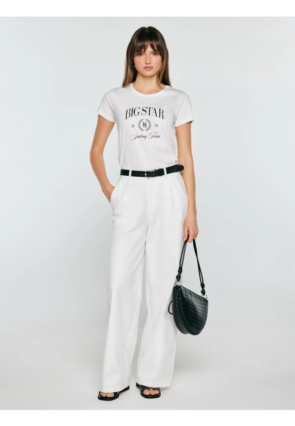 Big-Star - Koszulka damska z kontrastowym nadrukiem biała Ratta 100. Okazja: na co dzień. Kolor: biały. Materiał: dzianina, materiał, jeans. Wzór: nadruk. Styl: casual, elegancki