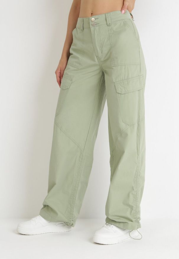 Born2be - Zielone Bawełniane Spodnie ze Stoperami na Krawędziach Nogawek Lile. Kolor: zielony. Materiał: bawełna
