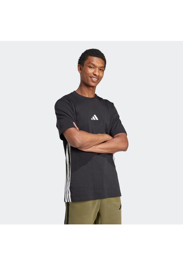 Adidas - Koszulka z krótkim rękawem męska ADIDAS Gym & Pilates. Kolor: czarny. Materiał: włókno, bawełna. Długość rękawa: krótki rękaw. Długość: krótkie. Sport: joga i pilates