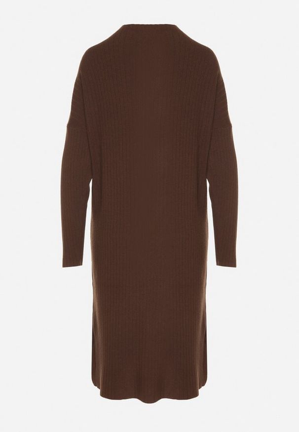 Born2be - Brązowa Sweterkowa Sukienka z Wiskozą i Broszką Tinarrea. Okazja: do pracy, na spacer. Kolor: brązowy. Materiał: wiskoza. Wzór: aplikacja. Typ sukienki: sportowe. Styl: klasyczny, sportowy