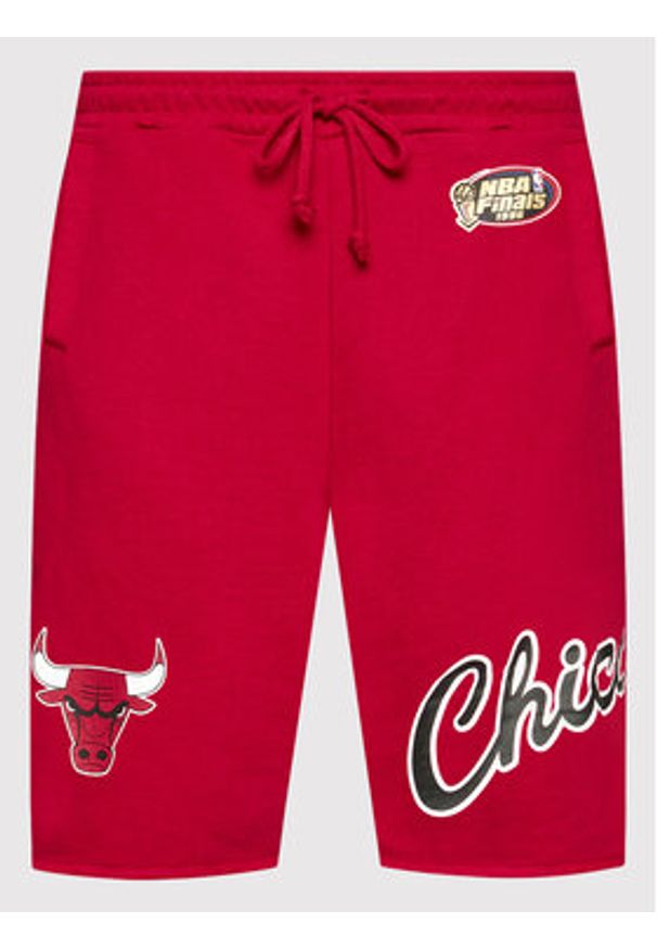 Mitchell & Ness Szorty sportowe SHORAJ19075 Czerwony Regular Fit. Kolor: czerwony. Materiał: bawełna. Styl: sportowy