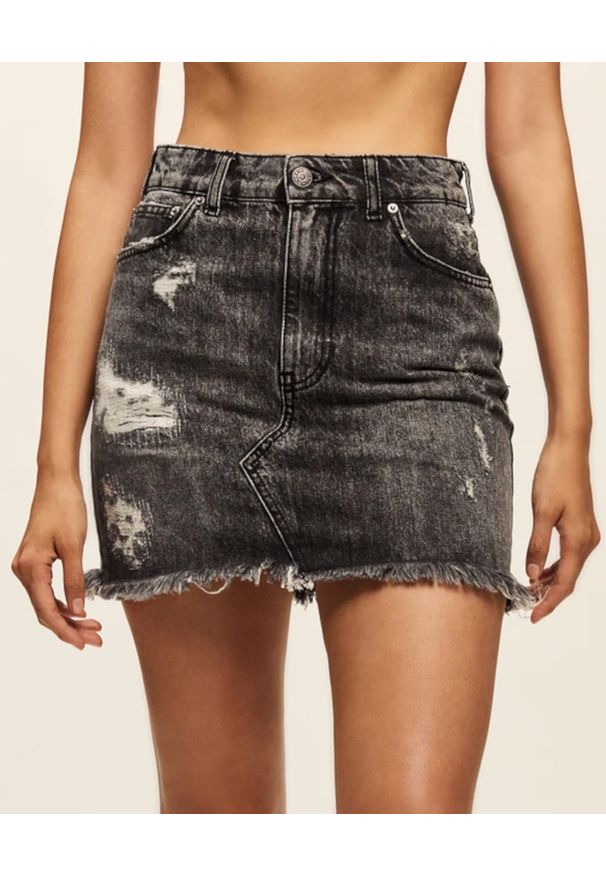 SER.O.YA NEW YORK - Spódnica jeansowa Alli. Stan: podwyższony. Kolor: szary. Materiał: jeans