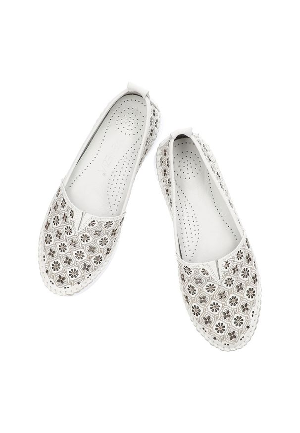 Białe Mokasyny Venezia Stylowe Ażurowe Obuwie Damskie. Kolor: biały. Materiał: skóra. Wzór: ażurowy. Sezon: lato. Styl: elegancki