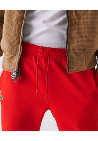 Lacoste - LACOSTE - Czerwone spodnie dresowe Sport Tennis. Kolor: czerwony. Materiał: dresówka. Wzór: haft, aplikacja #6