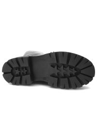 Czarne Botki Karino Skórzane Eleganckie Buty Damskie. Kolor: czarny. Materiał: skóra. Szerokość cholewki: normalna. Wzór: aplikacja. Styl: elegancki #8