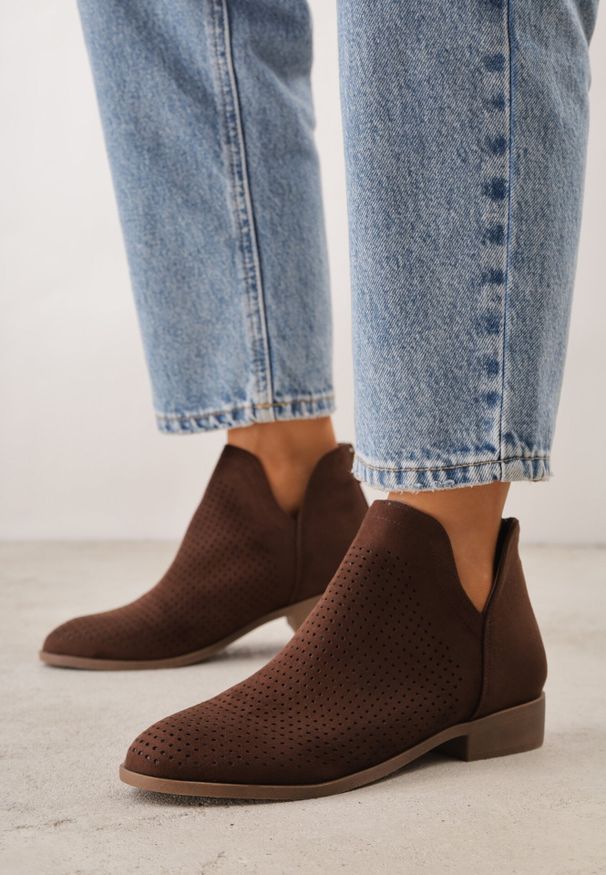 Born2be - Ciemnobrązowe Płaskie Botki Vices z Wycięciem Felilia. Okazja: na co dzień. Kolor: brązowy. Materiał: jeans. Styl: casual, elegancki