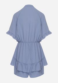 Born2be - Niebieski Taliowany Kombinezon z Gumką w Talii i Ozdobną Falbanką przy Rękawach Nanselena. Kolor: niebieski. Długość rękawa: krótki rękaw. Długość: krótkie. Styl: elegancki #4