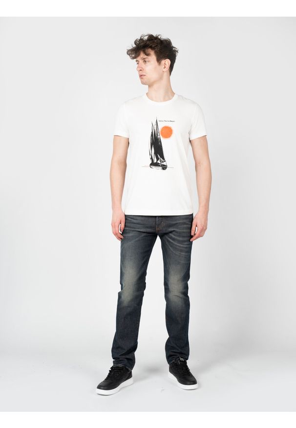 Diesel T-Shirt "T-Iny" | A05152-0ASUB-141 | Mężczyzna | Biały. Okazja: na co dzień. Kolor: biały. Materiał: bawełna. Wzór: nadruk. Styl: elegancki, casual