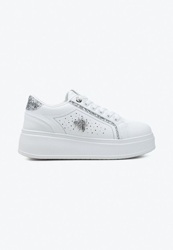 Born2be - Białe Sneakersy na Grubej Podeszwie z Brokatowymi Akcentami i Metaliczną Aplikacją Owada Lolienta. Kolor: biały. Wzór: aplikacja. Sezon: lato. Sport: turystyka piesza