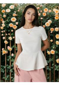 Sinsay - Bluzka z domieszką wiskozy i ozdobnymi falbanami - kremowy. Kolor: kremowy. Materiał: wiskoza #1