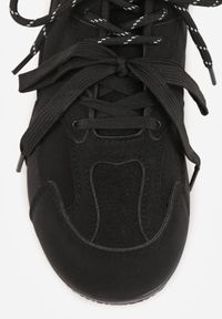 Born2be - Czarne Sneakersy Ozdobione Przeszyciami i Podwójnym Sznurowaniem Coraera. Nosek buta: okrągły. Zapięcie: sznurówki. Kolor: czarny. Materiał: skóra, syntetyk, nubuk. Wzór: aplikacja. Obcas: na obcasie. Wysokość obcasa: niski #8