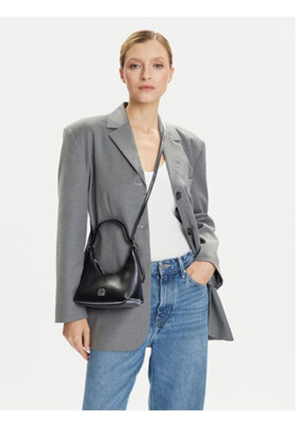 Calvin Klein Torebka Emblm Hw Lthr Mini LV04F3263G Czarny. Kolor: czarny. Materiał: skórzane