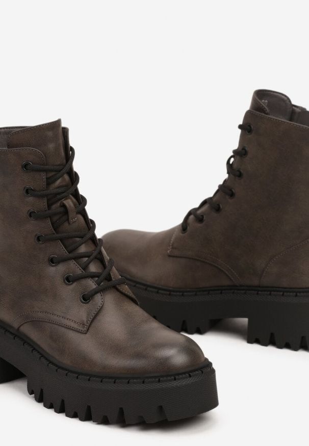 Born2be - Szare Botki Workery na Grubej Podeszwie ze Sznurowaniem Sailia. Okazja: na co dzień. Kolor: szary. Materiał: jeans, skóra. Styl: klasyczny, elegancki, casual