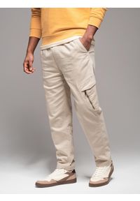 Ombre Clothing - Dzianinowe męskie joggery z kieszeniami cargo – kremowe V1 - Rozmiar: XL. Okazja: na co dzień. Kolor: kremowy. Materiał: dzianina. Wzór: aplikacja. Styl: casual #2