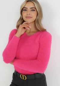 Born2be - Fuksjowy Sweter Wełniany Panaris. Typ kołnierza: dekolt w serek. Kolekcja: plus size. Kolor: różowy. Materiał: wełna. Styl: klasyczny #4