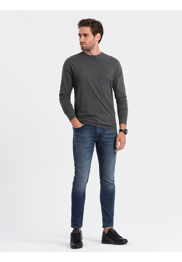 Ombre Clothing - Męski longsleeve BASIC z okrągłym dekoltem - grafitowy V6 OM-LSBL-0106 - XXL. Kolor: szary. Materiał: bawełna, materiał. Długość rękawa: długi rękaw. Wzór: gładki, jednolity. Styl: klasyczny