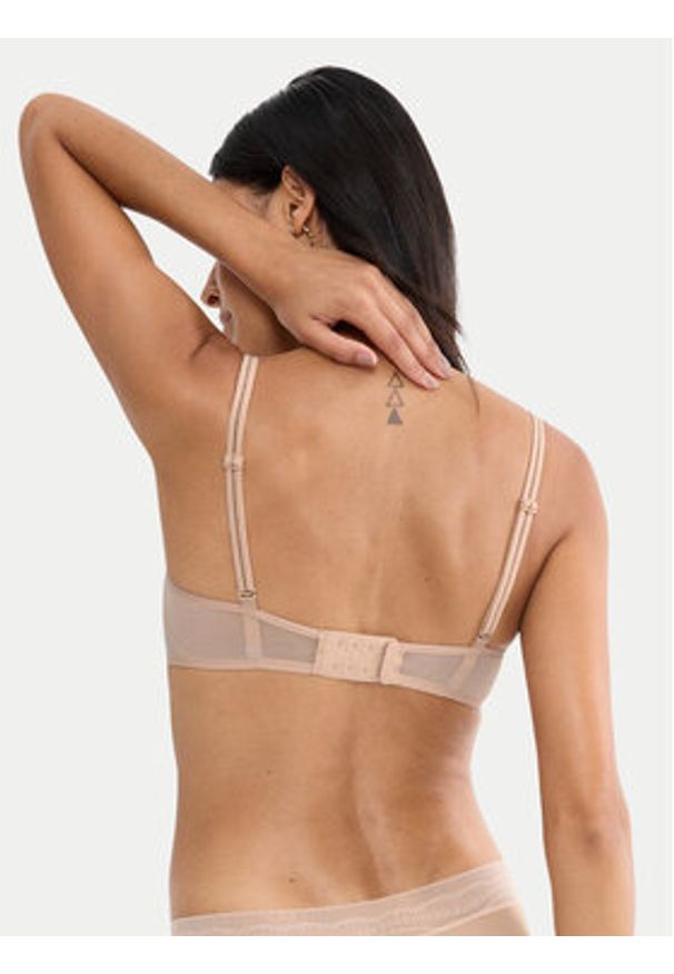 Triumph Biustonosz push-up Breathe & Lift Smart10226602 Beżowy. Kolor: beżowy. Materiał: syntetyk. Rodzaj stanika: push-up