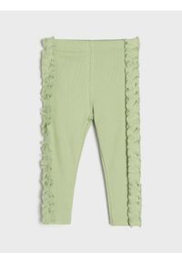 Sinsay - Prążkowane legginsy z ozdobnymi falbankami - zielony. Kolor: zielony. Materiał: prążkowany #1