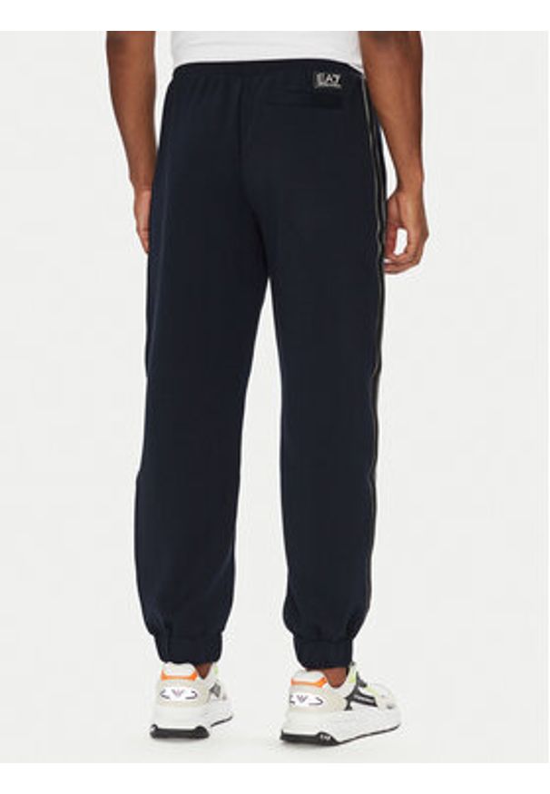 EA7 Emporio Armani Spodnie dresowe 7M000545 AF12660 UB102 Granatowy Modern Fit. Kolor: niebieski. Materiał: bawełna, syntetyk