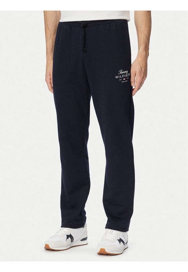 TOMMY HILFIGER - Tommy Hilfiger Spodnie dresowe Script Stack MW0MW44332 Granatowy Regular Fit. Kolor: niebieski. Materiał: bawełna