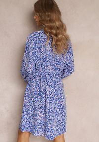 Renee - Granatowa Sukienka Midi z Kopertowym Dekoltem i Gumką w Talii Sorioli. Kolor: niebieski. Długość rękawa: długi rękaw. Typ sukienki: kopertowe. Długość: midi