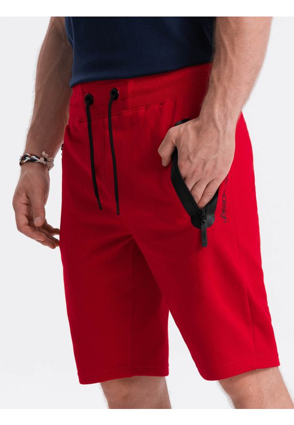 Ombre Clothing - Krótkie spodenki męskie dresowe - czerwone V2 - Rozmiar: M. Okazja: na co dzień. Kolor: czerwony. Materiał: dresówka. Długość: krótkie. Wzór: nadruk. Sezon: wiosna, lato. Styl: klasyczny, casual