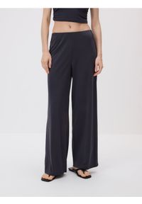 Reserved - Luźne spodnie z modalem - ciemnoszary. Kolor: szary. Materiał: dzianina #1