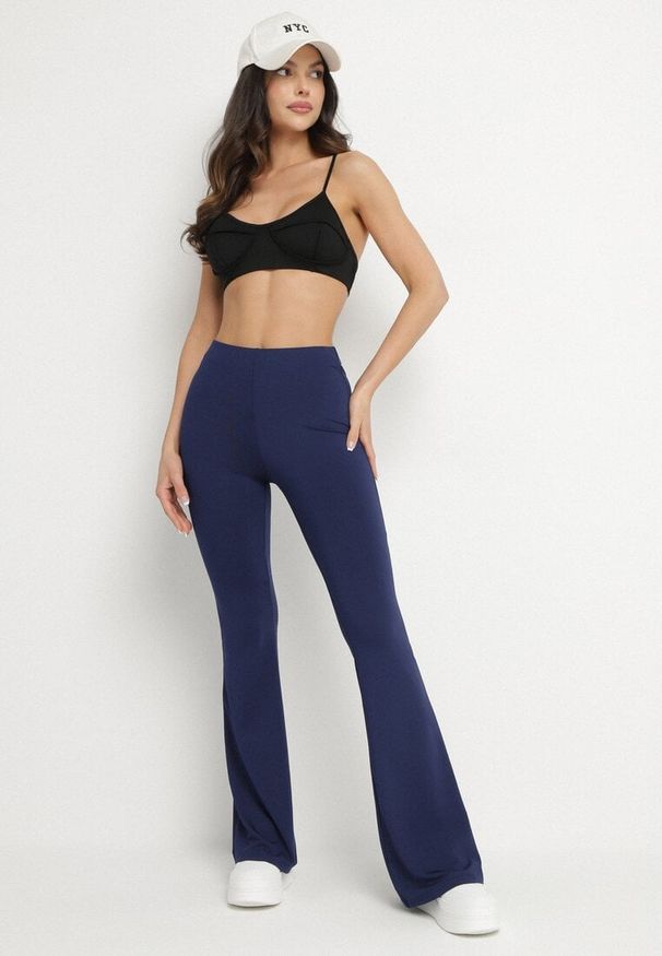 Born2be - Granatowe Spodnie Dzwony Efrarie. Stan: podwyższony. Kolor: niebieski. Materiał: wiskoza, bawełna. Styl: elegancki