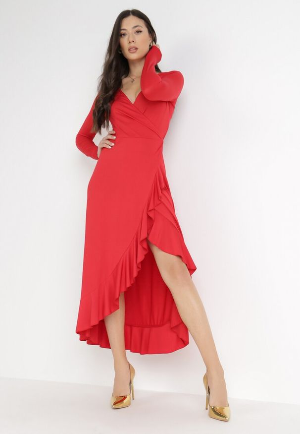 Born2be - Czerwona Sukienka Verial. Kolor: czerwony. Materiał: dzianina, wiskoza. Długość rękawa: długi rękaw. Typ sukienki: kopertowe. Styl: elegancki. Długość: midi