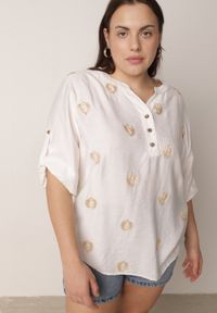 Born2be - Biała Wiskozowa Koszula Boho z Haftem i Podpinanymi Rękawami 3/4 Cheridenah. Okazja: na co dzień. Kolekcja: plus size. Kolor: biały. Materiał: wiskoza. Wzór: haft. Styl: boho #1