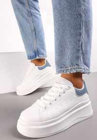 Renee - Biało-Niebieskie Sneakersy przed Kostkę na Platformie Phani. Wysokość cholewki: przed kostkę. Kolor: biały. Obcas: na platformie
