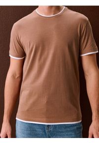 Sinsay - Bawełniana koszulka basic - brązowy. Kolor: brązowy. Materiał: bawełna