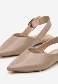Renee - Ciemnobeżowe Sandały Vices Slingback z Paskiem ze Sprzączką Nirarine. Okazja: na spacer. Nosek buta: szpiczasty. Zapięcie: pasek. Kolor: beżowy. Wzór: koronka. Materiał: koronka. Obcas: na obcasie. Styl: elegancki. Wysokość obcasa: średni #5