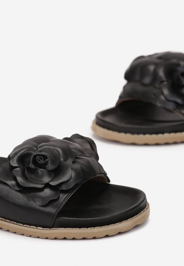 Born2be - Czarne Klapki Eunile. Kolor: czarny. Materiał: skóra ekologiczna. Sezon: lato. Obcas: na płaskiej podeszwie