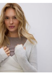 Reserved - Sweter z wełną - złamana biel. Materiał: wełna