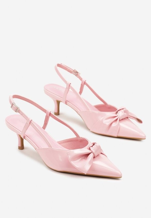 Renee - Różowe Sandały Lakierowane Vices na Kaczuszce Typu Slingback z Kokardą Kovenna. Okazja: na co dzień. Zapięcie: sprzączka. Kolor: różowy. Materiał: lakier. Obcas: na szpilce. Styl: klasyczny, elegancki, casual. Wysokość obcasa: średni