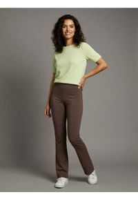 Sinsay - Legginsy flare - brązowy. Kolor: brązowy #1