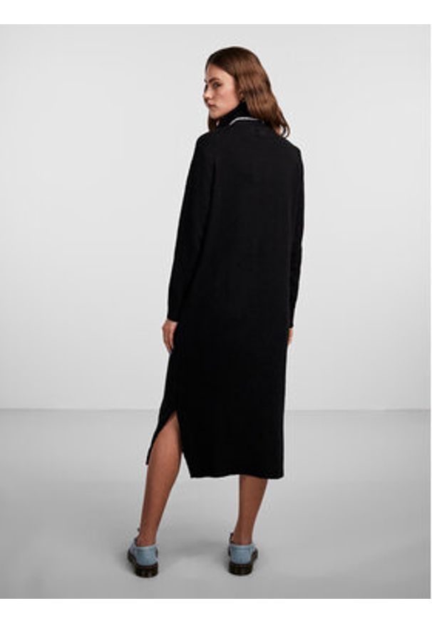 Pieces Sukienka dzianinowa Juliana 17126281 Czarny Regular Fit. Kolor: czarny. Materiał: syntetyk