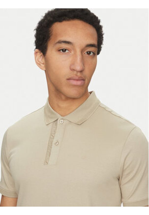 Calvin Klein Polo K10K114135 Szary Regular Fit. Typ kołnierza: polo. Kolor: szary. Materiał: bawełna